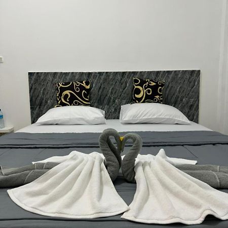 Black Sweet Homestay Dua ギリ・アイル エクステリア 写真